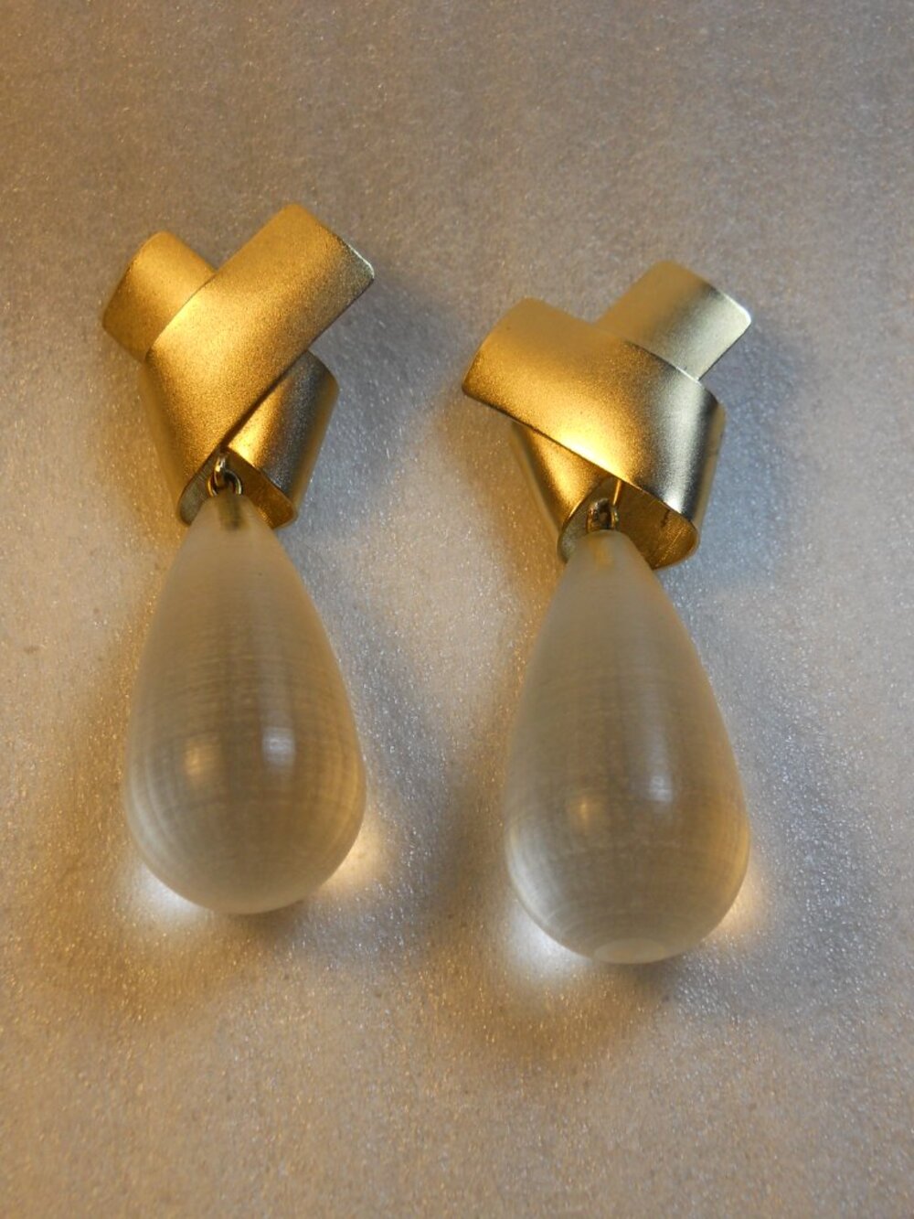Frosted Dangle Earrings   630 - Picture 2 of 3